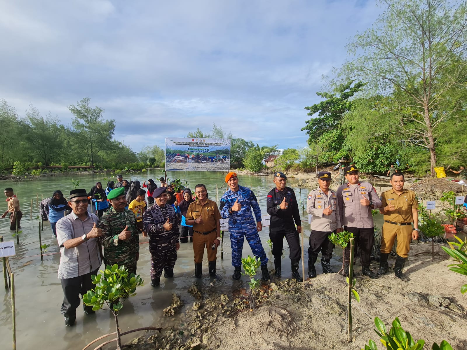 Jaga Kelestarian Alam Tiga Matra Tni Di Kota Tual Tanam Pohon