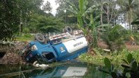 Truk Tangki Bermuatan 10.000 Liter Solar Terguling di PALI, Sopir Mengaku Mengantuk