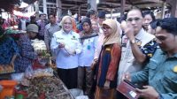 Pastikan Stok Aman, Wabup Netta Tinjau Pasar Sukamoro