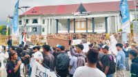 Pasca Dilantik, Bupati Nabit Disambut dengan Aksi Demo, Aliansi Pemuda Poco Leok Desak Cabut SK Proyek Geothermal