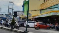 Parkir Liar Depan Fresh Mart Ganggu Lalu Lintas, Aktivis AMUK Desak Wali Kota Jambi Bertindak Tegas