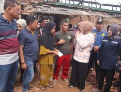 Wabup Netta Indian Kunjungi Korban Kebakaran Suka Pindah