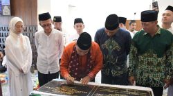 Resmikan Masjid Erli Bujang Abu, Bupati Askolani Ajak Masyarakat Konsisten Masuk Masjid