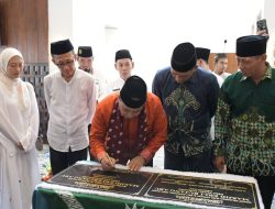 Resmikan Masjid Erli Bujang Abu, Bupati Askolani Ajak Masyarakat Konsisten Masuk Masjid