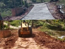 Kades Ferry Tri Harsono Sulap Rawa-Rawa Jadi Jalan Tiga Meter Dari Dana Desa Tanjung Menang Tahun 2025.