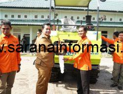 Bupati Banyuasin Serahkan Bantuan Alsintan Dari Kementerian Pertanian