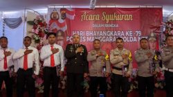 HUT Bhayangkara ke-79, Kapolres Manggarai Berikan Piagam Penghargaan Kepada 9 Personel