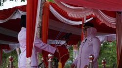 ‎‎Ukir Sejarah, Wakil Bupati Banyuasin Perempuan Pertama Jadi Irup Penurunan Bendera HUT RI