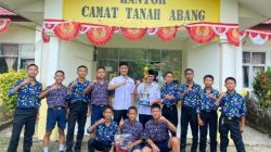 Camat Tanah Abang Serahkan Trofi Juara 1 Sepak Bola Tingkat Kabupaten PALI: Bukti Prestasi Anak Muda Bermental Juara