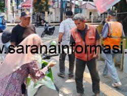 Jumat Berkah, PJS Muba Rutin Bagikan Nasi Kotak Gratis untuk Warga Sekayu