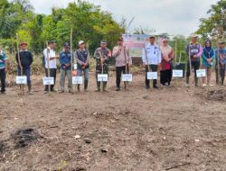 Kapolres PALI Dorong Ketahanan Pangan Lewat Penanaman Jagung di Desa Modong