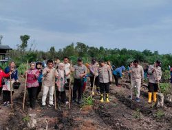 Personil Polres PALI Kawal Penanaman Jagung di Gunung Raja Dukung Ketahanan Pangan PALI