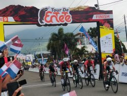 Pesepeda Asal Aljazair Raih Juara 1 di Etape-9 di Ruteng dalam Ajang ‘Tour De EnTeTe’ 2025