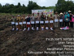 Penanaman Jagung di Desa Tempirai Timur, Polsek Penukal Utara Dorong Ketahanan Pangan Berbasis Desa
