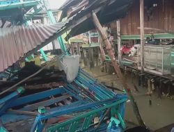 Hujan Di Sertai Angin Puting Beliung Robohkan Rumah Warga,