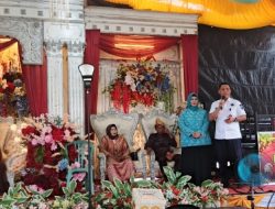Camat Tanah Abang Bersama Jajaran Hadiri Resepsi Pernikahan Warga, Sampaikan Pesan Penting soal Pernikahan Dini