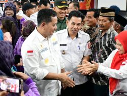Dorong Kemandirian Warga, Pemkab Banyuasin Serahkan Bantuan Perkebunan Peternakan