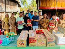 Anggota DPRD M. Napoleon Berikan Bantuan Sosial Musibah Kebakaran Rumah Di Desa Perjito