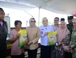 Eva Susanti Pantau Langsung Operasi Pasar Murah di Desa Merah Mata Banyuasin