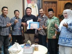 Gubernur Sumsel H. Herman Deru Terima Gelar Adat Mak Raje Bumi Kebon Undang dari Masyarakat Tanah Abang