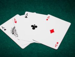 Judi Kartu Luput dari Pantauan, Oknum Polisi Diduga Bekingi Judi di Salah Satu Rumah di Ruteng