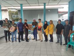 Bupati PALI Salurkan Bantuan Sosial Warga Terdampak Banjir Di Penukal Utara