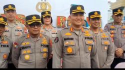 Komitmen Nyata Untuk Masyarakat, Aksi Personel Bidhumas Polda Tolong Korban Laka Lantas 