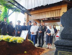 Hadiri Pemakaman, Ini Pesan Eyang Meri Jadi Inspirasi Semangat Keluarga  Polri