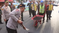 Polres Banyuasin Pimpin Langsung Perbaikan Jalan Lintas Timur