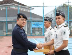 Kalapas Muara Enim Sematkan Pangkat Baru kepada Dua Pegawai