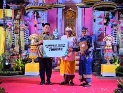 Sekda Banyuasin Serahkan Sertifikat Hibah Pembangunan Pura Segara