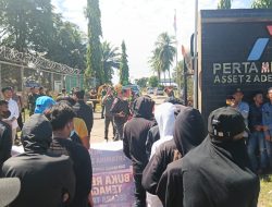 Masa Geruduk Pertamina Adera Tuntut Rekrutmen Terbuka