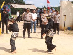 Risnan Aldino Kunjungi Polsek Tungkal Ilir, Salurkan Bantuan Sosial Tebar Benih Ikan