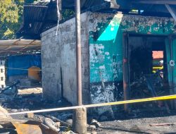 Kebakaran Hebat Melanda Lapak Jualan Sayur di Ruteng, Pemilik Lapak Hangus Terbakar