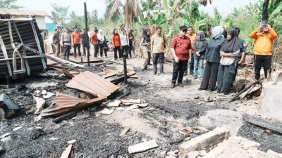 Peduli Warga Terdampak Musibah,  Netta Serahkan Bantuan Korban Kebakaran