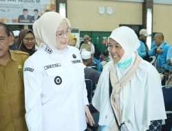 Wabup Netta Sambut Kepulangan 443 Jemaah Haji Kloter 10