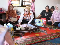 Apresiasi Langkah Warga Talang Ipuh, Wabup Netta Tinjau Kondisi Bayi Telantar