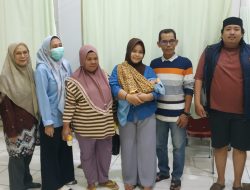 Respon Cepat Polres Banyuasin Selamatkan Bayi Yang Di Temukan Warga