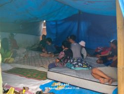 Takut Akan Gempa Susulan, Sejumlah Warga di Kelurahan Pitak Dirikan Tenda Darurat Diluar Rumah
