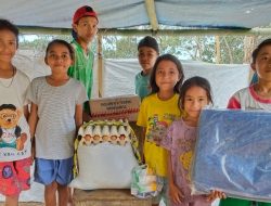 Kesekian Kalinya, Melanie Subono Membantu untuk Warga Korban Gempa di Majggarai, NTT