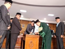 Juli Yani Resmi Dilantik sebagai Anggota DPRD OKU Gantikan Parwanto