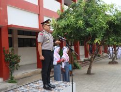 Polisi Peduli Pendidikan, Kapolres Muara Enim Jadi Inspektur Upacara Di SMKN 1