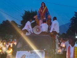 Beda Iman, Satu Persaudaraan : ReMas Cepi Watu Berpartisipasi Dalam Prosesi Perarakan Arca Bunda Maria